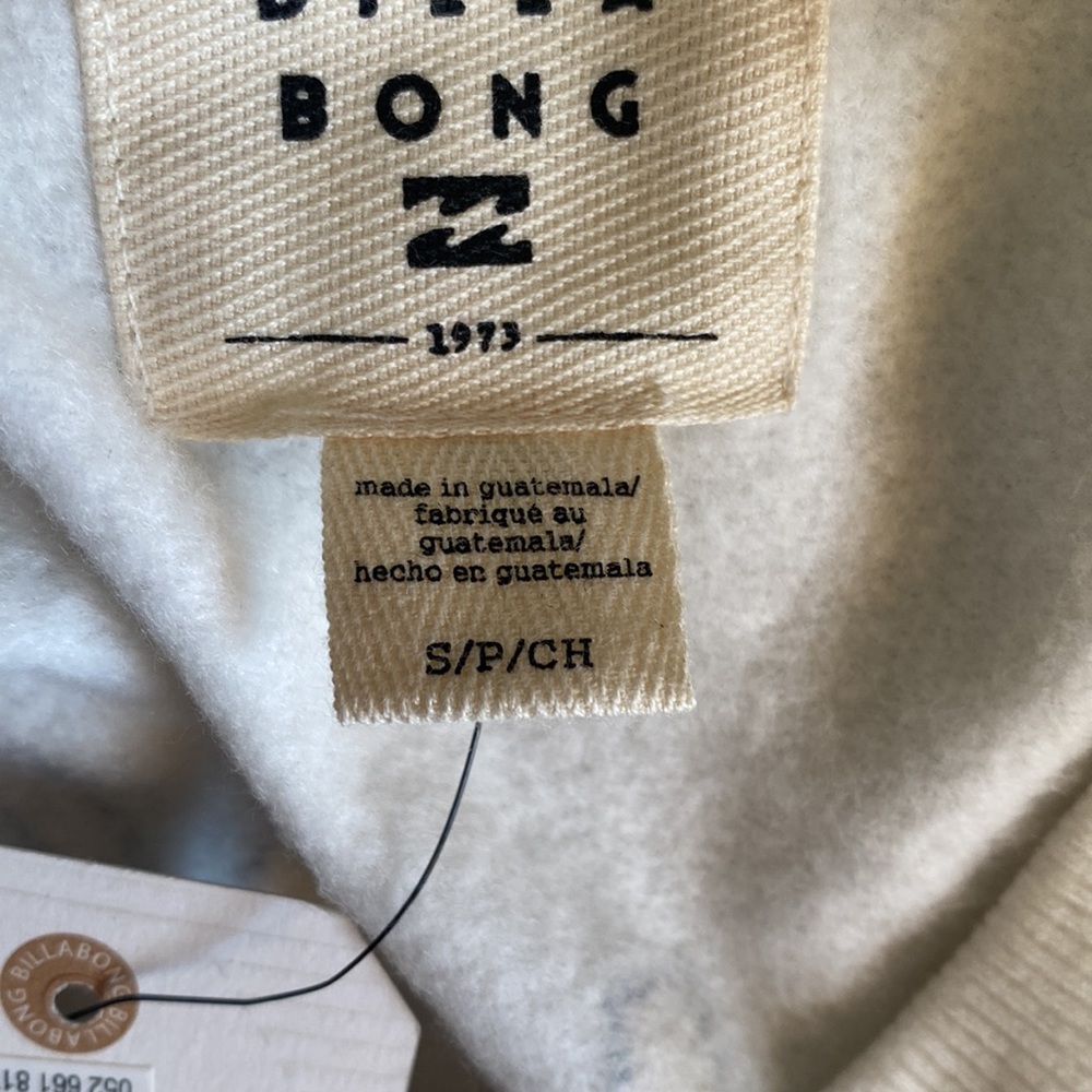 Sweatshirt. Billabong.  Small - Picture 4 of 6